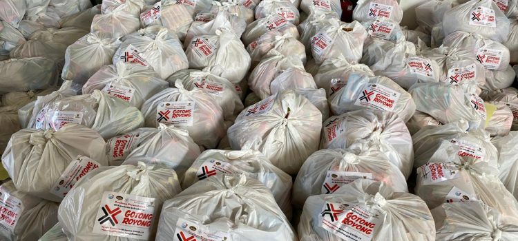 Jababeka Bagikan 2.500 Sembako untuk Warga Terdampak Corona di 13 Desa