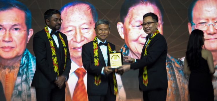 SD Darmono Receives ‘The Legacy’ Honorary Trophy at the 2025 Golden Property Awards